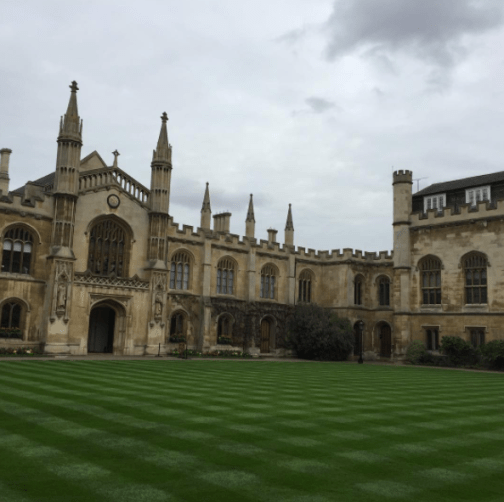 Claudia Casanova La perla negra La dama y el león La tierra de Dios novela histórica escritora novelista best-seller histórico 